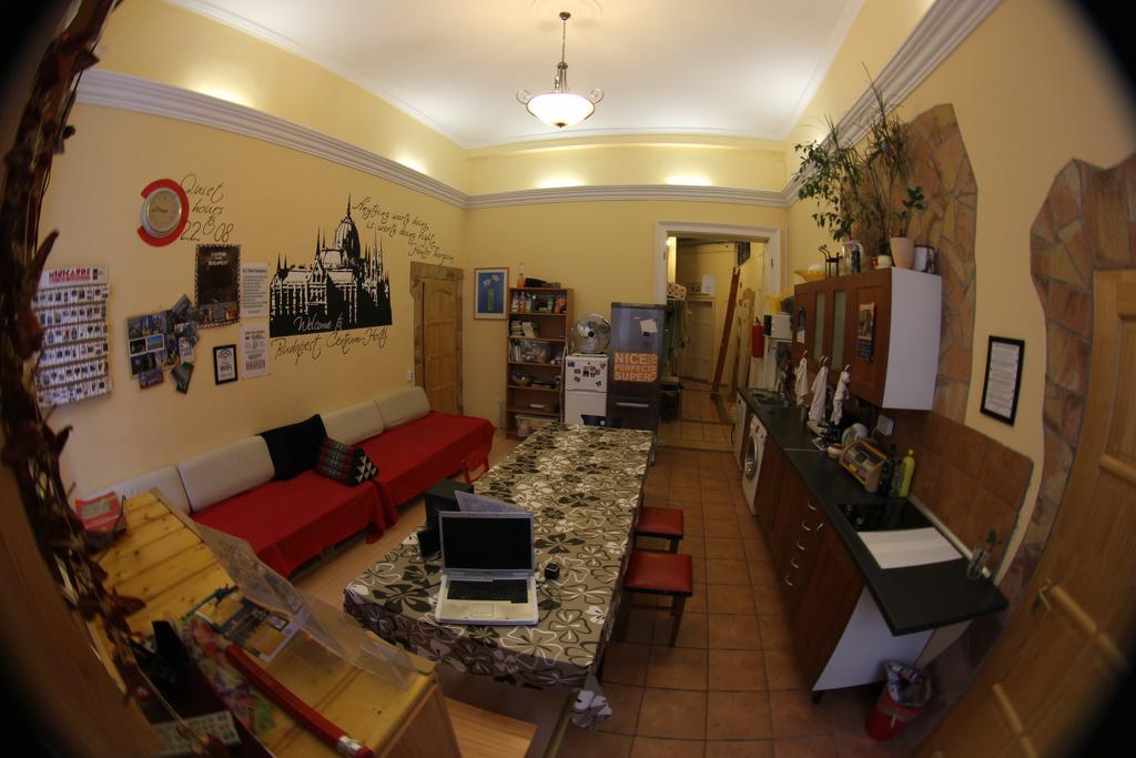 Budapest Centrum Cozy Hostel المظهر الخارجي الصورة